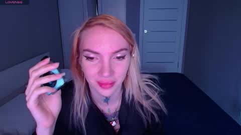 Snapshot of annetenet chatting on 05.27.26 Annet online show from 05.27.26