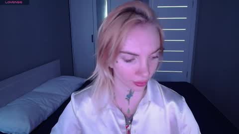 Snapshot of annetenet chatting on 05.30.26 Annet online show from 05.30.26