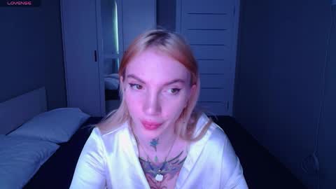 Snapshot of annetenet chatting on 06.04.26 Annet online show from 06.04.26