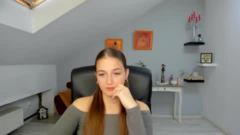 annewilsonn online show from 11.06.25