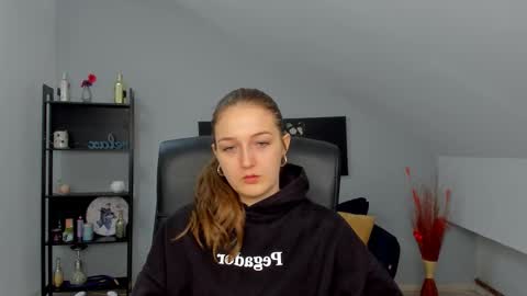 annewilsonn online show from 03.06.26