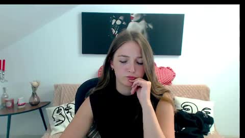 Snapshot of annewilsonn chatting on 06.16.26 annewilsonn online show from 06.16.26