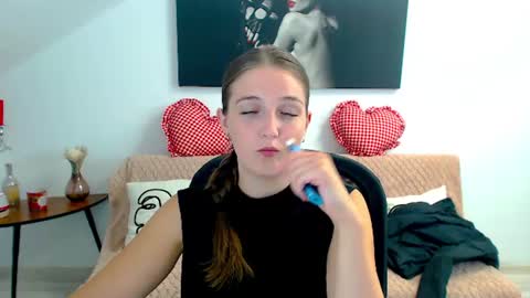 Snapshot of annewilsonn chatting on 07.21.26 annewilsonn online show from 07.21.26