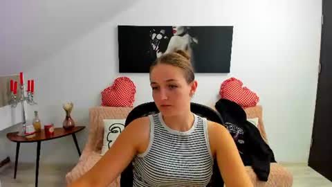 Snapshot of annewilsonn chatting on 07.29.26 annewilsonn online show from 07.29.26