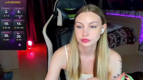 Snapshot of annie69kiss chatting on 10.15.25 Annie online show from 10.15.25