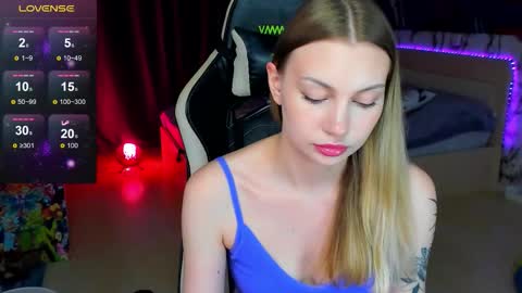 Snapshot of annie69kiss chatting on 10.26.25 Annie online show from 10.26.25