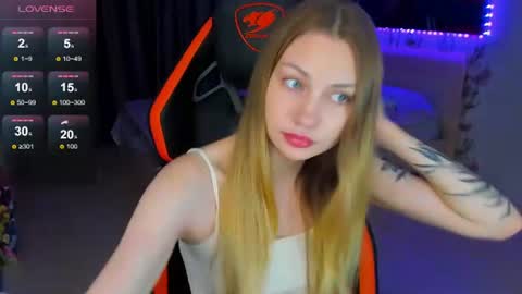 Snapshot of annie69kiss chatting on 06.14.26 Annie online show from 06.14.26
