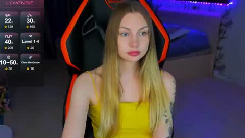 Snapshot of annie69kiss chatting on 06.19.26 Annie online show from 06.19.26