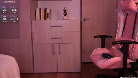 Annie Evans online show from 03.04.25