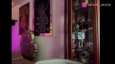 JEANNE no olvides seguirme dont forget follow me  uu online show from 11.21.25