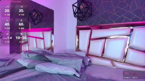 Snapshot of annie_swan chatting on 10.25.25 Annie online show from 10.25.25