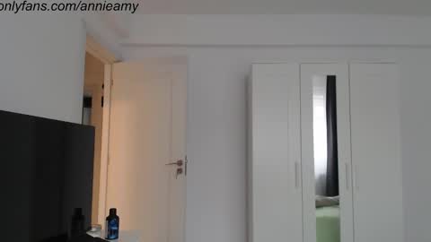 Snapshot of annieamy chatting on 12.08.24 Annie online show from 12.08.24