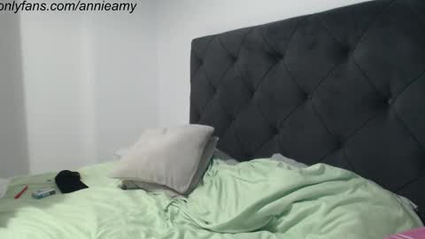 Snapshot of annieamy chatting on 12.08.24 Annie online show from 12.08.24