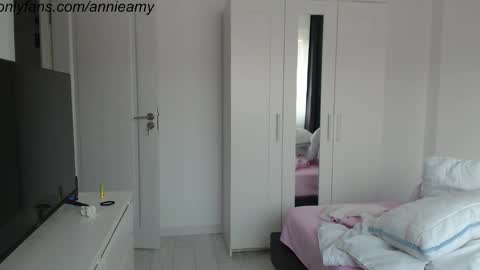 Snapshot of annieamy chatting on 01.17.25 Annie online show from 01.17.25