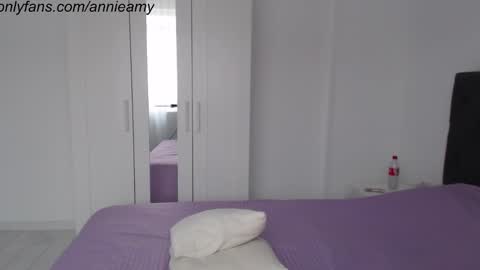 Snapshot of annieamy chatting on 01.25.25 Annie online show from 01.25.25