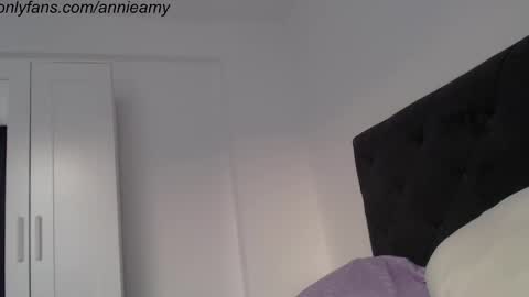 Snapshot of annieamy chatting on 02.12.25 Annie online show from 02.12.25