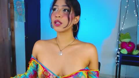 AnnieBlu3 online show from 11.04.25