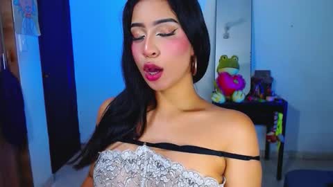 AnnieBlu3 online show from 11.15.25