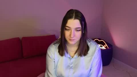 Snapshot of anniedodge chatting on 10.14.25 Annie online show from 10.14.25
