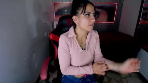 Anniee online show from 12.20.25