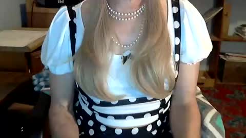 anniegurl online show from 12.28.24