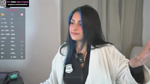 Snapshot of annieguzman_ chatting on 10.23.25 Annie FREE TRIAL IN BIO online show from 10.23.25