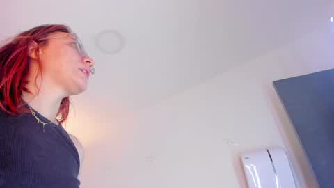 Snapshot of anniemartinezz chatting on 12.18.24 Annie online show from 12.18.24