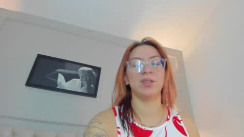 Snapshot of anniemartinezz chatting on 12.21.24 Annie online show from 12.21.24
