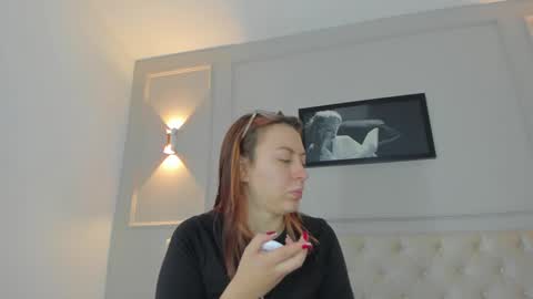 Snapshot of anniemartinezz chatting on 12.26.24 Annie online show from 12.26.24