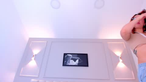 Snapshot of anniemartinezz chatting on 12.29.24 Annie online show from 12.29.24