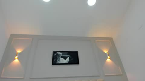 Snapshot of anniemartinezz chatting on 12.31.24 Annie online show from 12.31.24