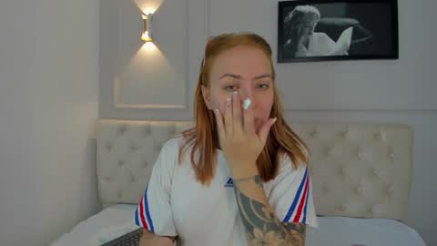 Snapshot of anniemartinezz chatting on 02.04.25 Annie online show from 02.04.25