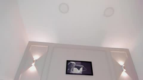 Snapshot of anniemartinezz chatting on 02.12.25 Annie online show from 02.12.25