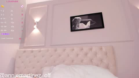 Snapshot of anniemartinezz chatting on 02.21.25 Annie online show from 02.21.25