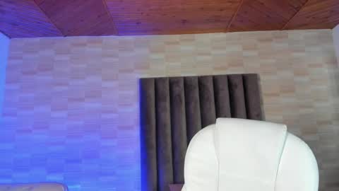 Snapshot of anniie_and_alex chatting on 01.05.25 Annie Alex online show from 01.05.25