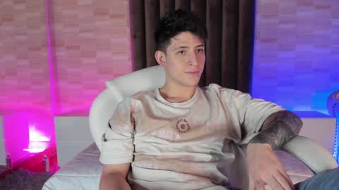 Snapshot of anniie_and_alex chatting on 01.08.25 Annie Alex online show from 01.08.25