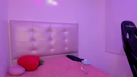 Annie Evans  online show from 02.10.25