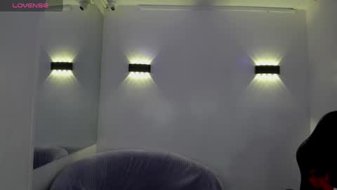 Annie Evans  online show from 09.17.25