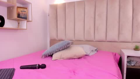 Annie Queen online show from 12.04.24