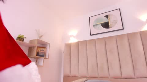 Annie Queen online show from 12.07.24