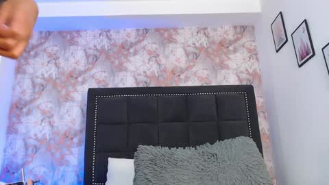 Anniieleonhart online show from 02.05.25