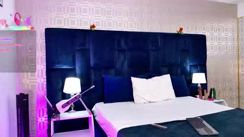 Anniieleonhart online show from 09.15.25