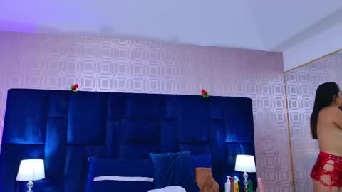 Anniieleonhart online show from 10.15.25