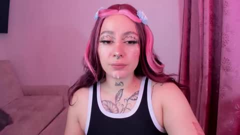 Snapshot of annika_03 chatting on 10.15.25 Gise. online show from 10.15.25