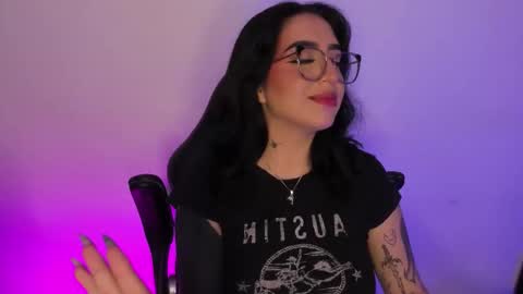 Snapshot of annikamerliahh_ chatting on 10.15.25 Annika online show from 10.15.25