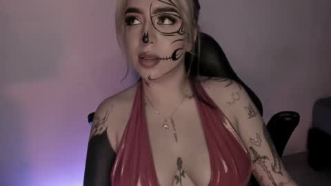 Snapshot of annikamerliahh_ chatting on 10.30.25 Annika online show from 10.30.25