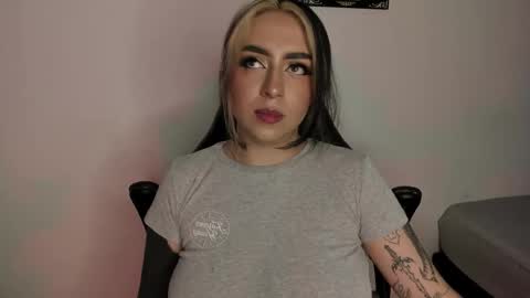 Snapshot of annikamerliahh_ chatting on 11.02.25 Annika online show from 11.02.25