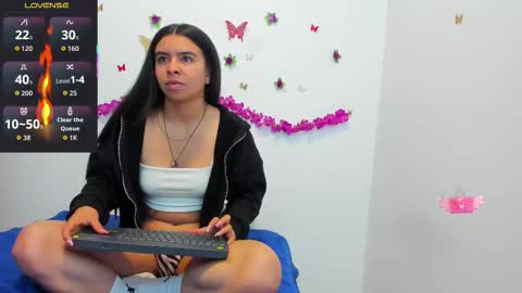 Snapshot of annniie22 chatting on 10.23.25 annie online show from 10.23.25