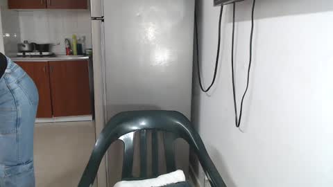 Snapshot of anntonella_squirt chatting on 11.04.25 anntonella_squirt online show from 11.04.25