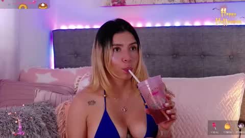 Antonella Lee online show from 10.25.25